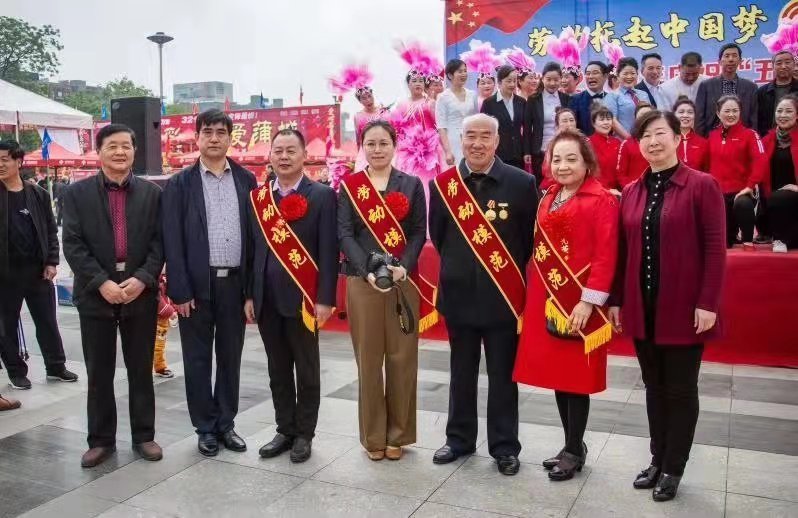 我捐款5000元是为医护人员能多买几个口罩，几件防护衣蒲城县唐建华说