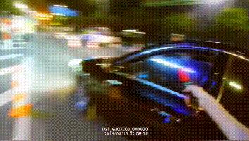 男子冲卡逃亡,男子冲卡逃跑