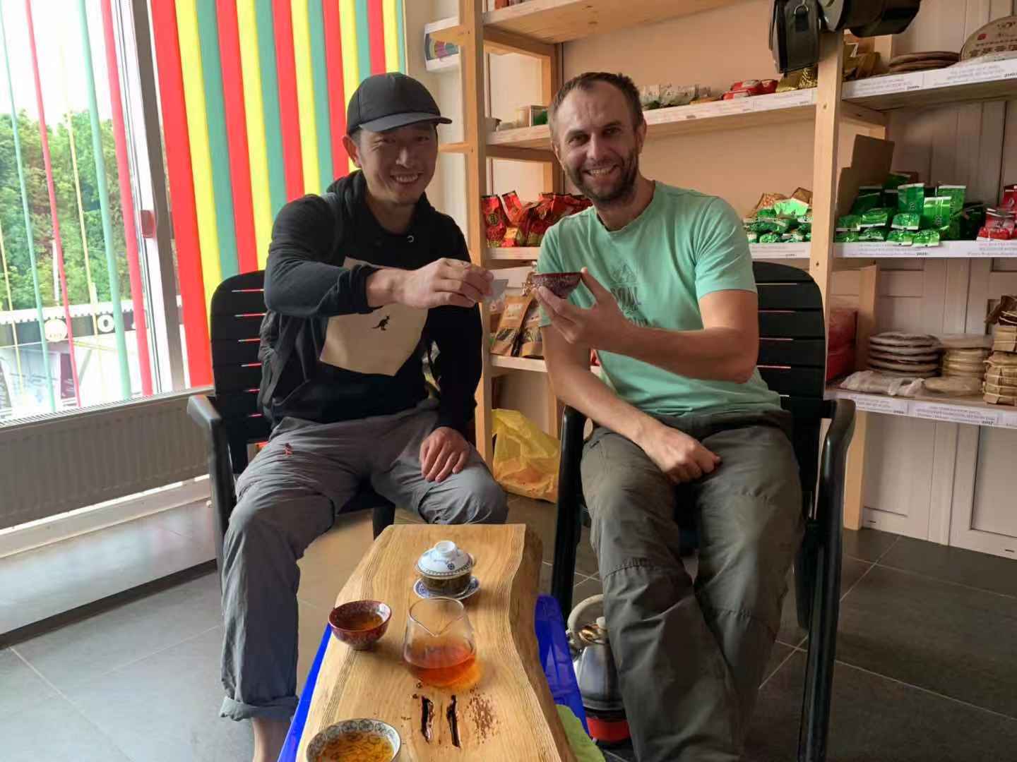 穷游夫妻开着中国车环游骑行记,10万元挑战自驾环游中国边境线