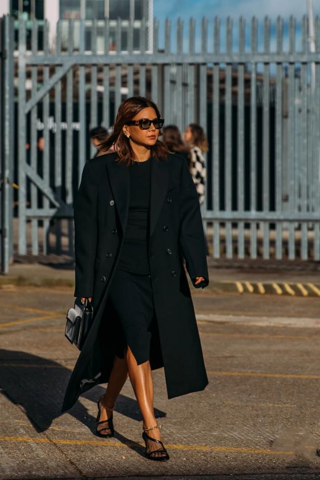 为什么你穿“黑色”的大衣显老气？原一是靴子，原二是内搭