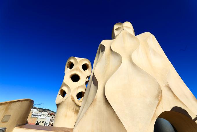 米拉之家是什么风格建筑,和米拉之家相似的建筑