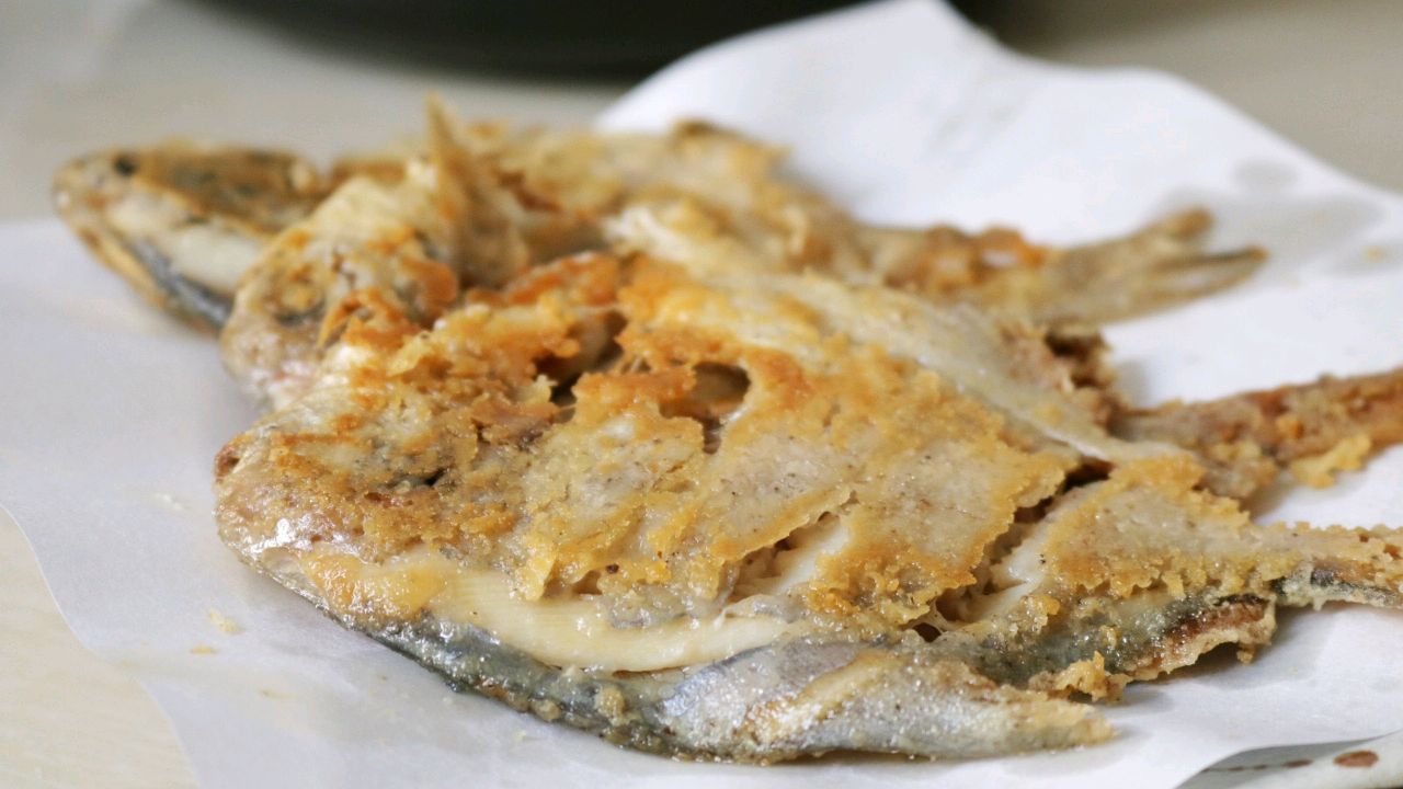 香煎鲳鱼的家常做法大全集,白鲳鱼怎样香煎外酥内嫩