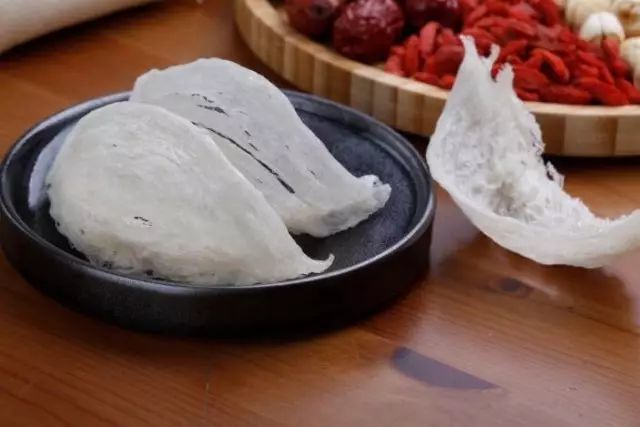 泡发燕窝的水是倒掉还是煮燕窝,头天把燕窝泡发好第二天炖好吗