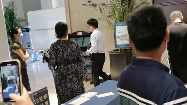 郑州思念果岭小区近百栋别墅被淹，业主说是开发商填河盖楼所致