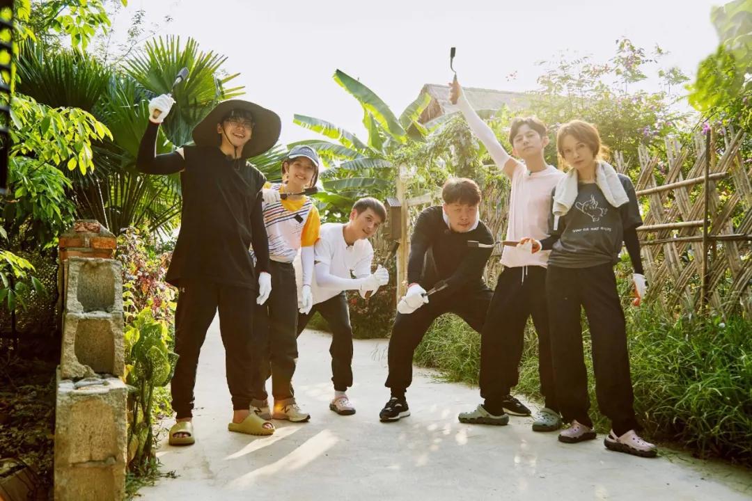 卫视主持人麦克风,人人都有麦克风什么梗