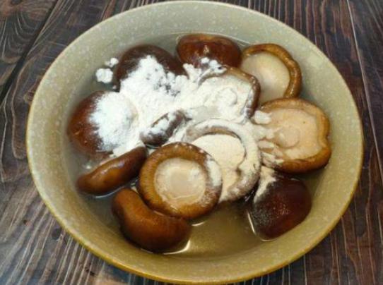 怎样泡干香菇又快又好,泡发香菇要不要焯过水