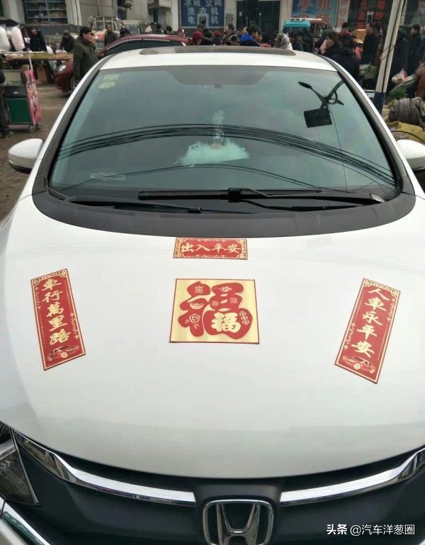 情人节开车接女朋友,情人节堵车女朋友要分手