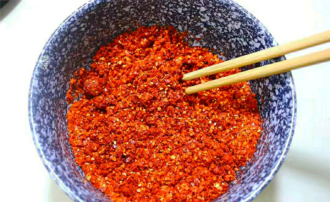 正确做辣椒油的方法,辣椒油怎么做才可以做到又辣又香