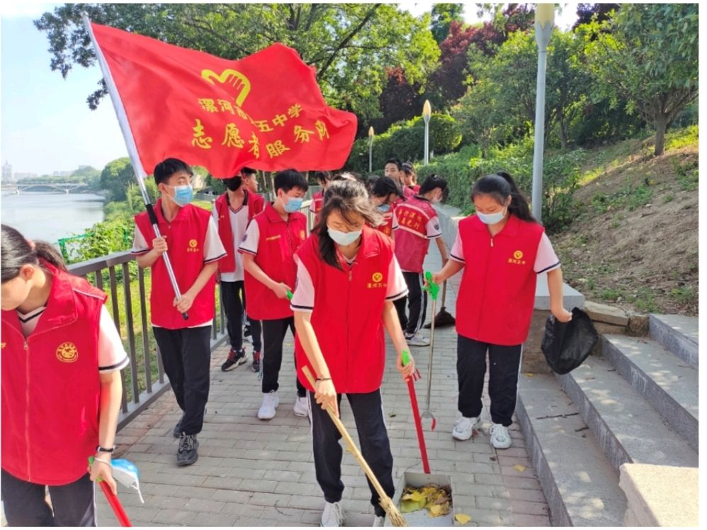 保护母亲河志愿清理河道垃圾,保护长江净滩行动