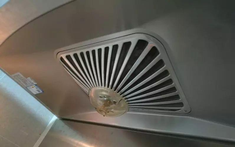 油烟机清洗小技巧方法图解,清洗油烟机一喷一擦轻松搞定