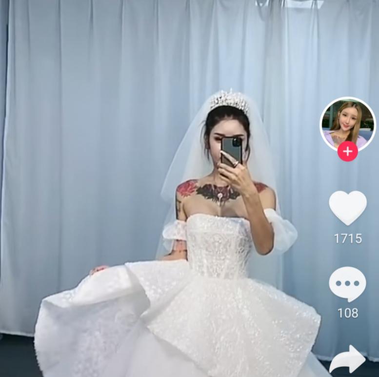 网红桃花宝宝整容再失败，额头凹进一个坑，整容数十次花了很多钱