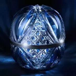 一支口红一百多一瓶粉底液,一支口红500