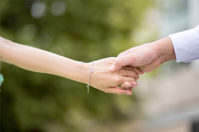 想你男人喜欢上你，就要打开自己身上的这3个“开关”