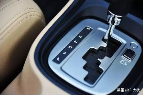 舰载机弹射起步和非弹射起步,有弹射起步和没有弹射起步