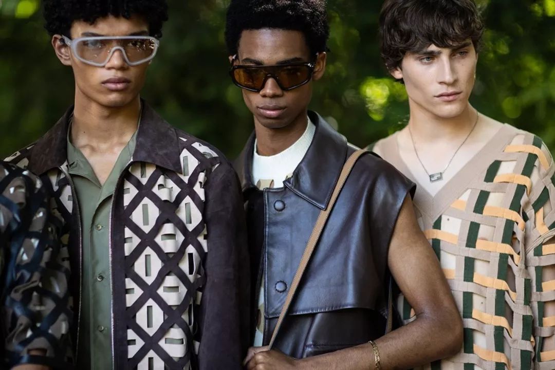 忘了巴黎世家，现在的00后都把FENDI当潮牌