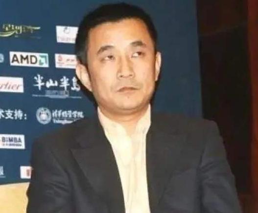 欠债800亿也不忘泡妞,豪掷1亿博美人一笑,父亲去世葬礼都不参加