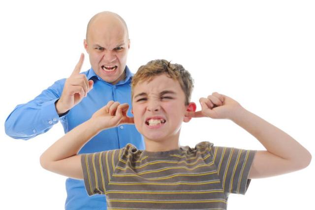 如何管教不听话顶嘴的孩子,怎么引导叛逆期孩子的顶嘴问题