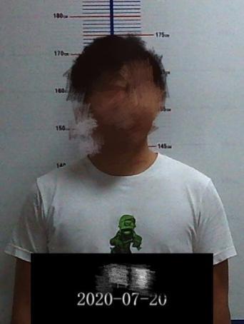 路怒症男子拦停对方就打,男子路怒症发视频骂全县人