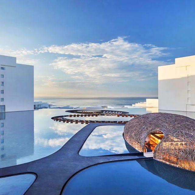 15个令人惊叹的泳池,十个令人难以置信的泳池