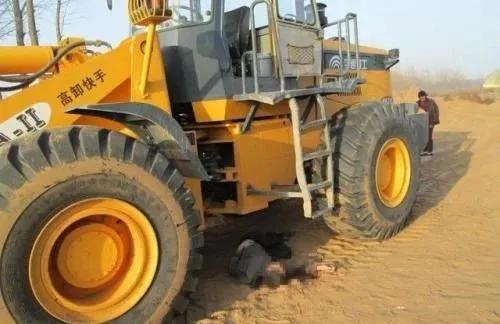 开铲车能赚多少钱,开铲车能挣多少钱