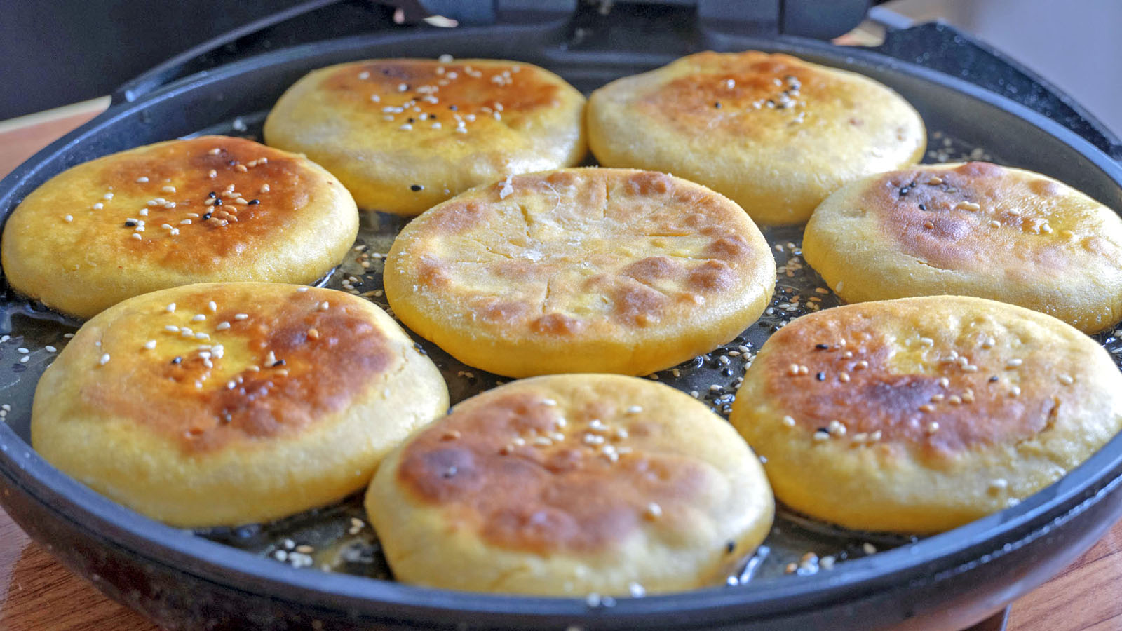 软糯香甜的南瓜饼超简单,好吃的南瓜饼老人孩子都抢着吃