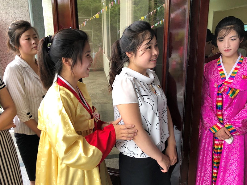 网友评价,真漂亮的朝鲜女子