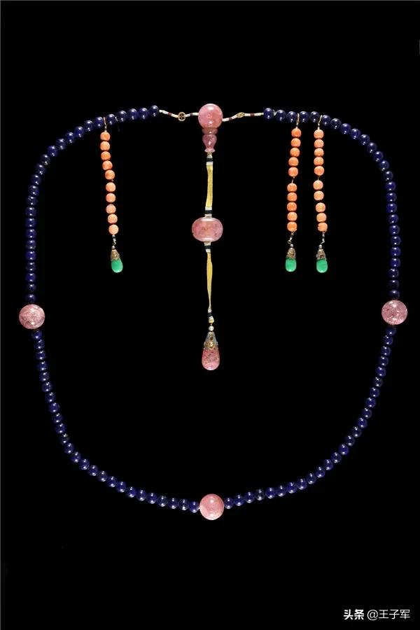 清朝官员戴的朝珠多少颗,清代皇上的朝珠是什么材质