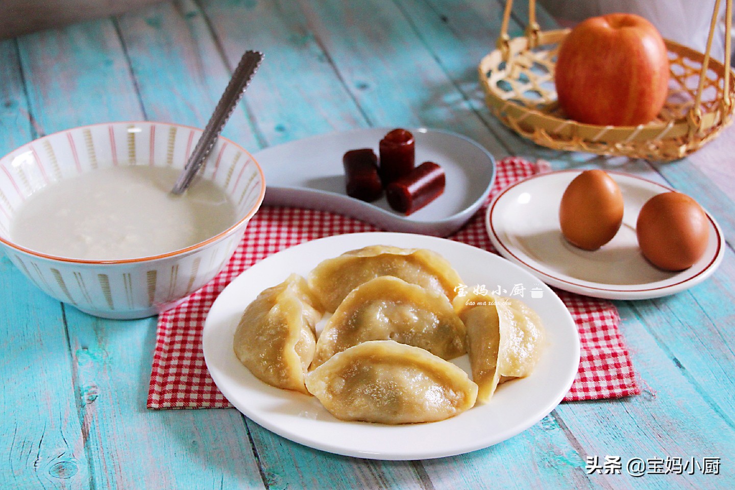 早餐就爱吃蒸饺，比包子省事，软乎乎，一咬直冒汁，放一天都不硬