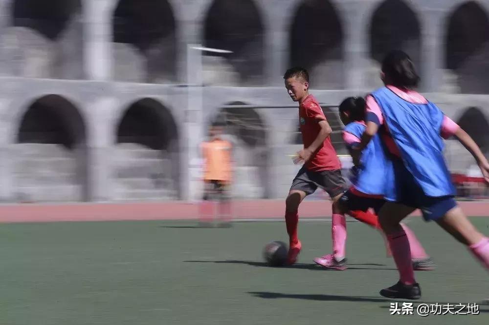 少林武校的足球班,少林足球武校