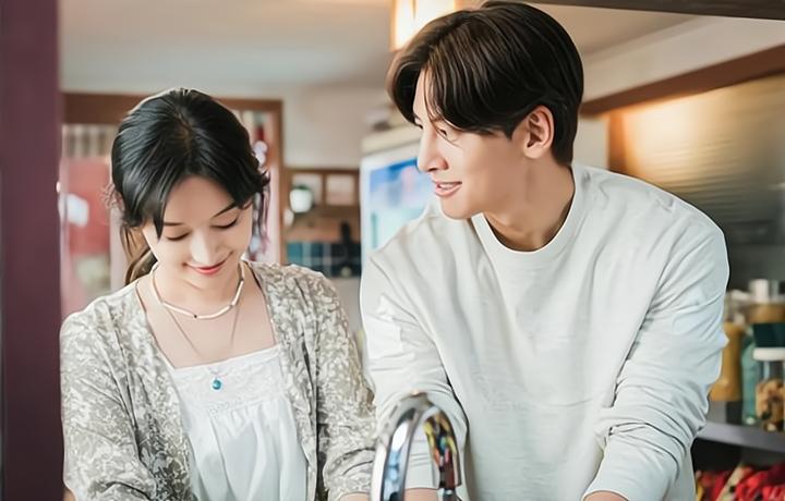 我把小姑子的脸抓破,她拍照上传家族群后,被婆婆移出群聊