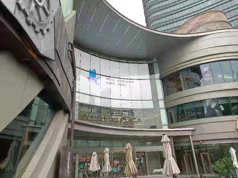 化妆品到底该怎么用？他们来教你→