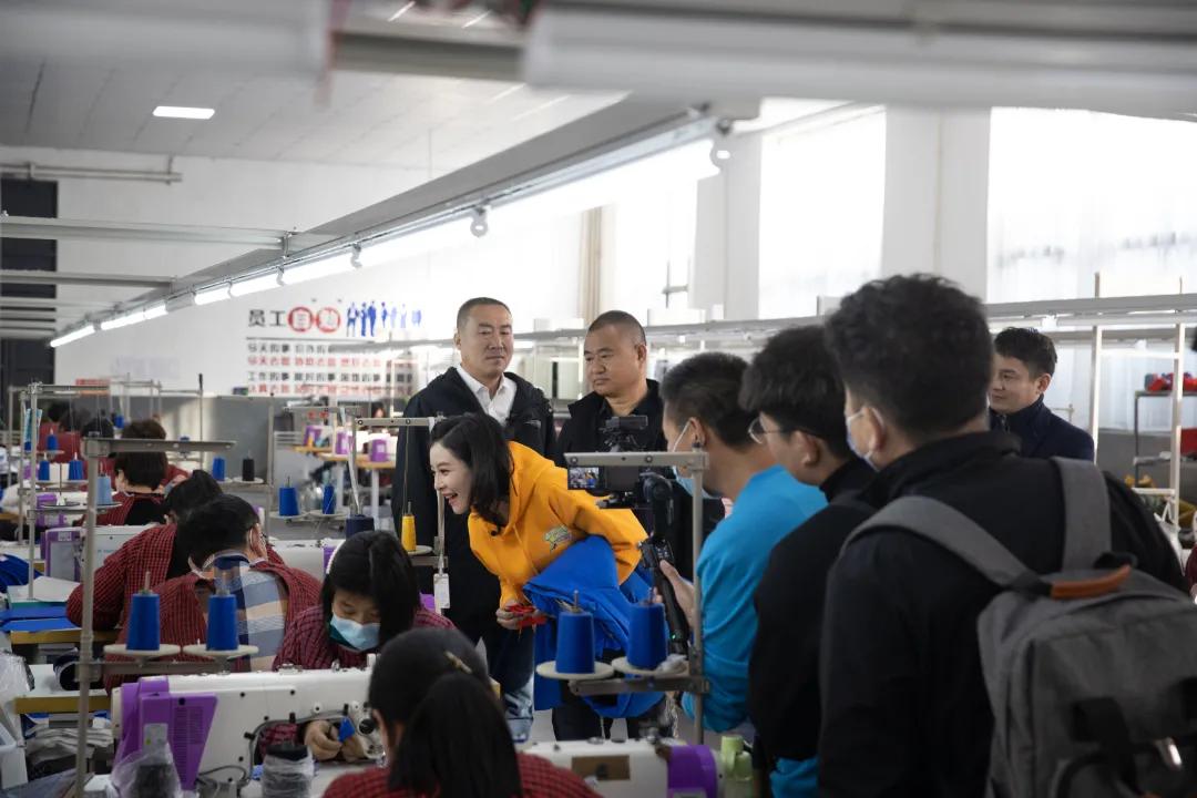 无极有“皮气”，百姓很“蔬服”，让人很“来电”