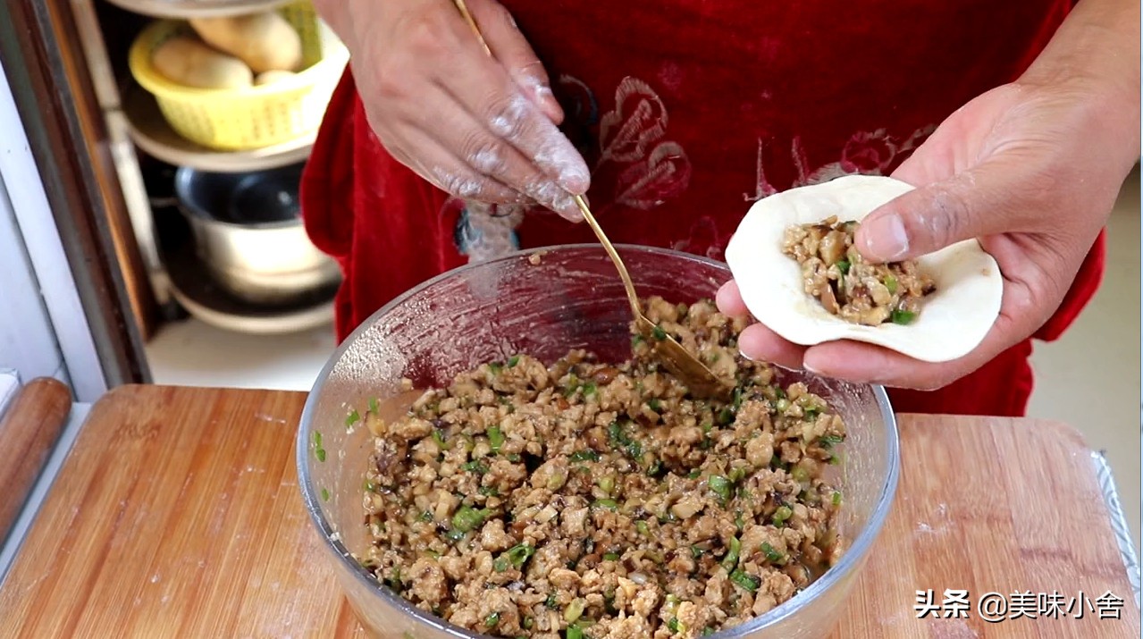 手把手教您在家蒸包子，3个小诀窍，包子又白又松软，零失败