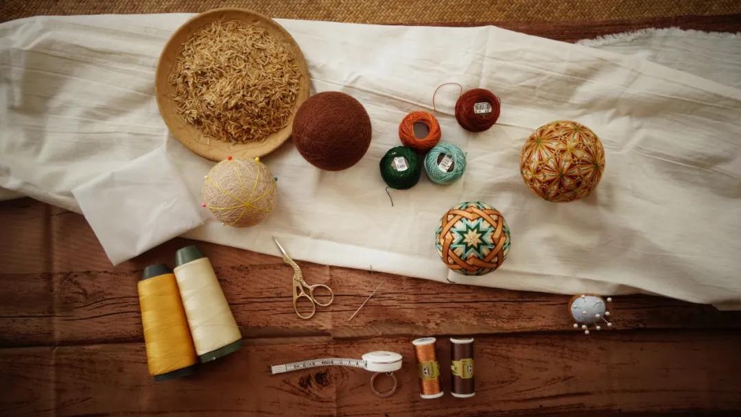 惊艳！“球上刺绣”你见过吗？她在球上绣出二十四节气，无数粉丝为之打call