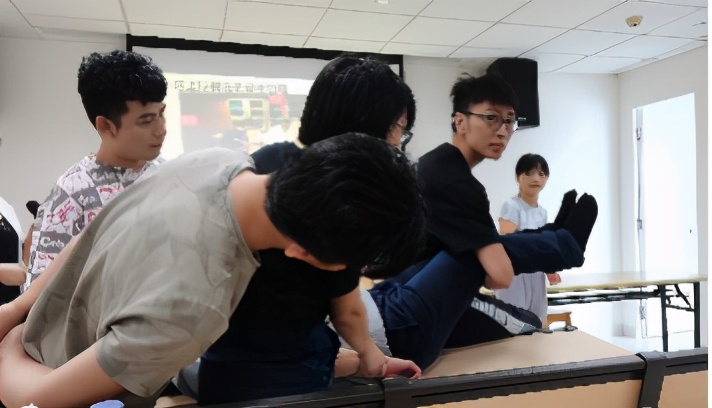 急诊急救专科护士培训学习,急诊医护人员技能培训