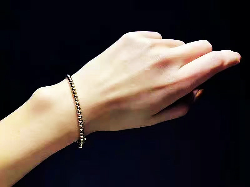 戒指叠戴的搭配图,戒指和手链的正确戴法