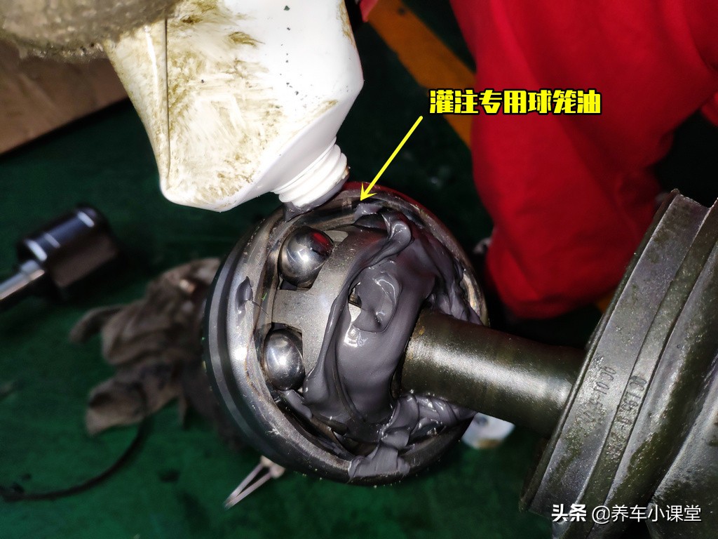 车轮遇到坑老是唧唧响怎么回事,前轮球头异响怎么回事