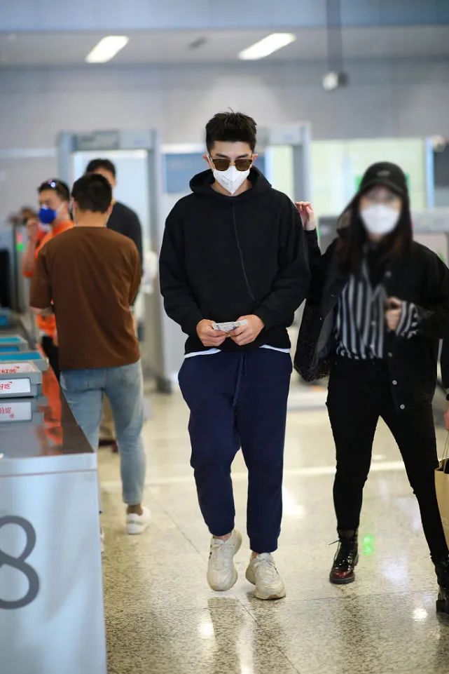 金瀚帅气军人装,金瀚颜值巅峰现代