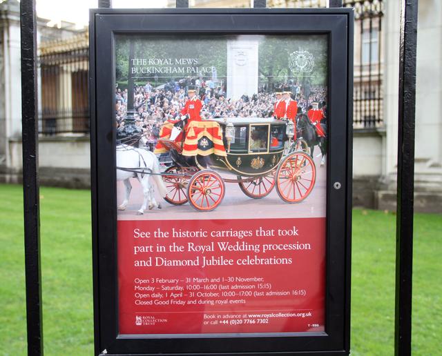 英国真正的白金汉宫,英国王室白金汉宫门口