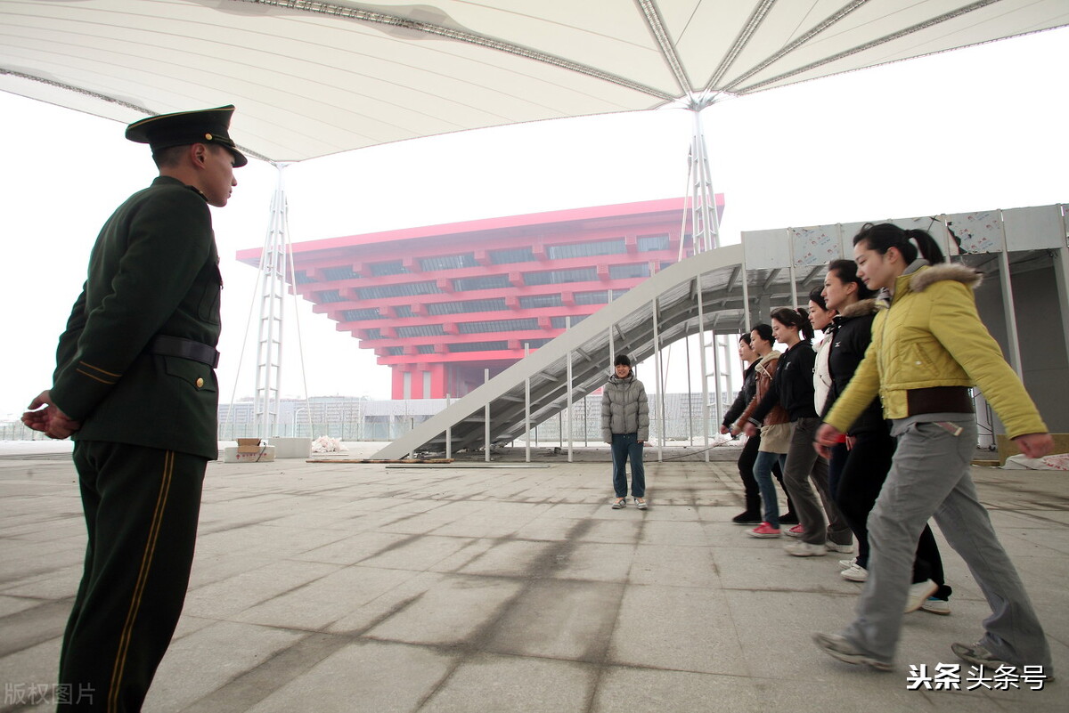 物业保洁在小区要交物业费,物业保洁员对业主负责什么