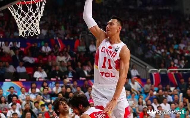 我们都欠易建联一个道歉，易建联不是男篮的遮羞布而是脊梁