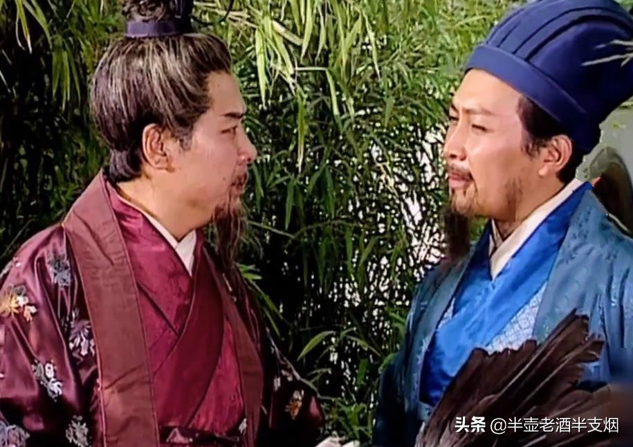 刘备哪来的底气让关羽接受黄忠,关羽为什么不愿黄忠为伍