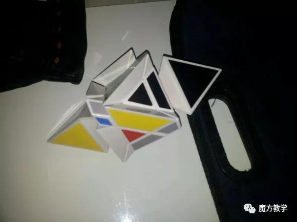 三阶魔方教学2分钟还原魔方,这大概是全网最容易的魔方教程