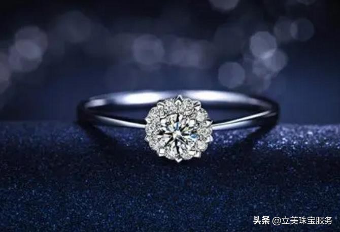 怎么挑选钻戒性价比更高,钻戒定制怎么选钻戒注意什么