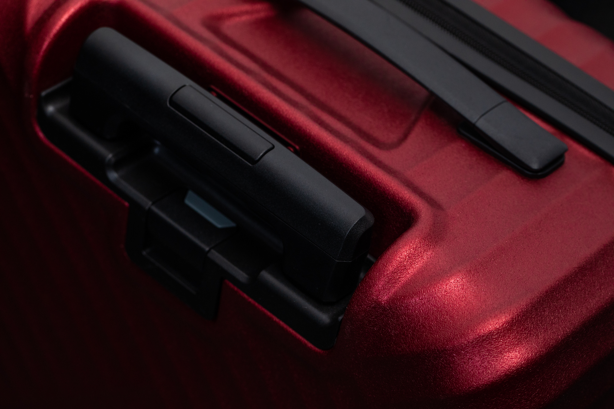 舒提啦1只旅行箱的革命，3年摔坏就换新，30米高空跌落测试合格