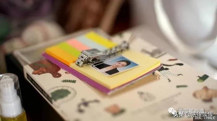 准新娘遭*拍偷**后自杀，案犯被轻判，她父母陷入绝望的自责之中