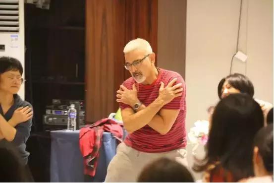 身心之恋,穿越人海拥抱你——国际治疗大师Zvika舞动治疗工作坊
