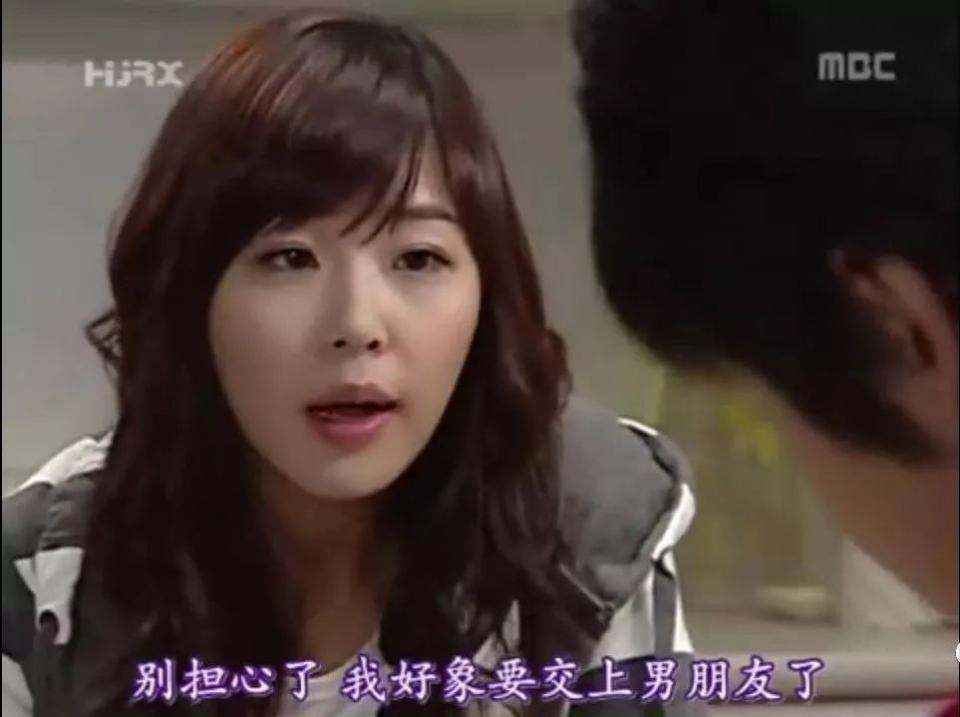 天后因队友吸du人气暴跌,公开承认整形却成蛇精下巴,瘦到脱相