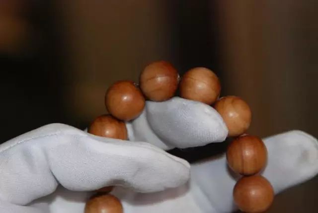 有玻璃底的手串可以直接用手盘吗,紫檀手串多久能盘出玻璃底