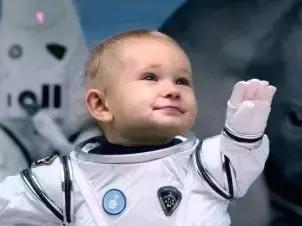 一个农场长大的孩子从小有个太空梦，后来他果然做到了